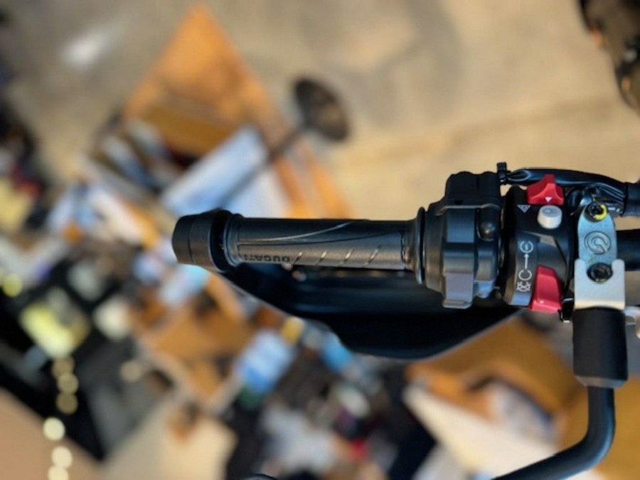 2026 Ducati Hypermotard 698 Mono RVE