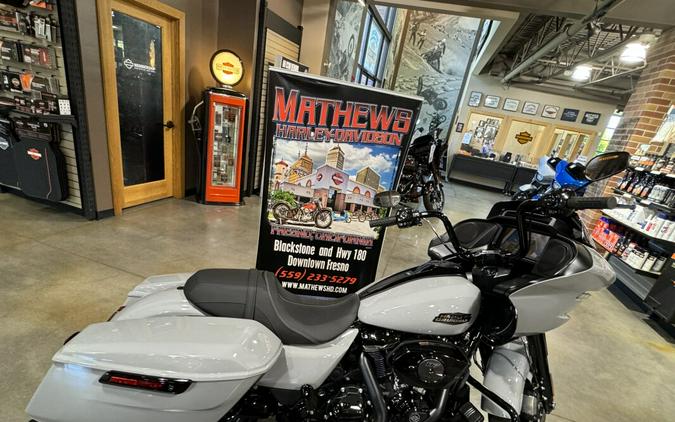 2024 Harley-Davidson Road Glide® Billiard Gray