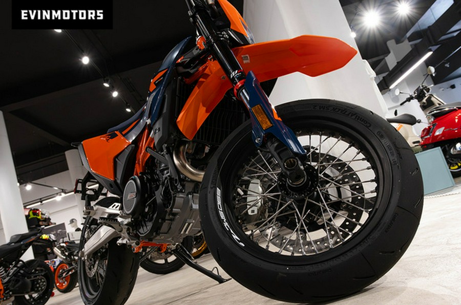 2026 KTM SMC 690 R