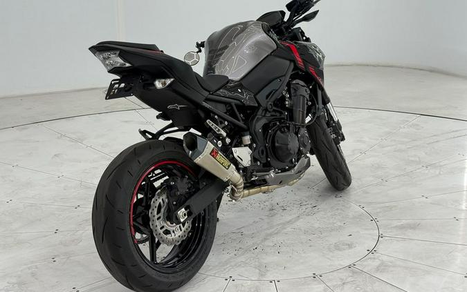 2023 Kawasaki Z900 ABS Metallic Black/Graphite Gray/Flat Black