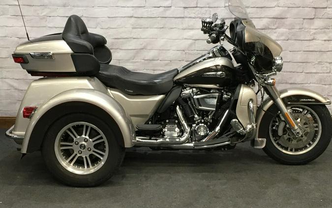 2018 Harley-Davidson Tri Glide Ultra Silver Fortune/Sumatra Brown FLHTCUTG