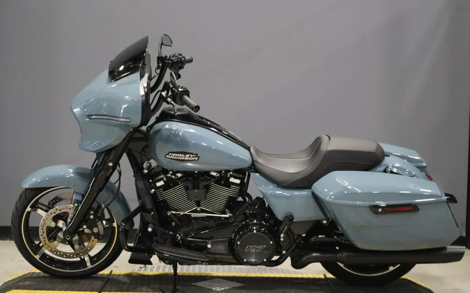 2024 Harley-Davidson Street Glide Sharkskin Blue - Black Finish