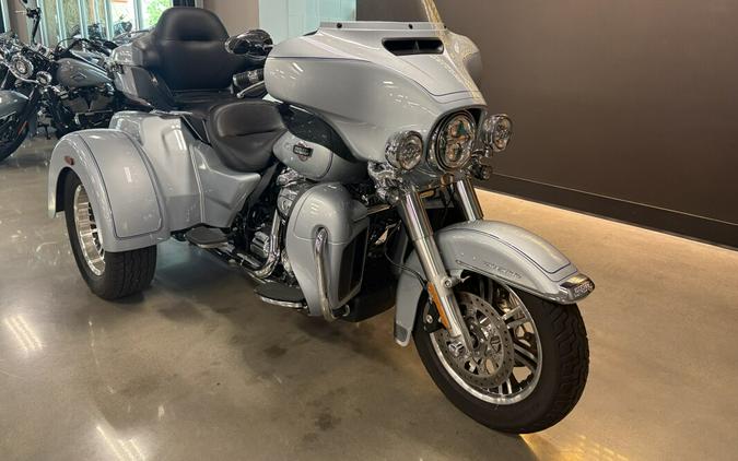 2023 Harley-Davidson® Tri Glide® Ultra Atlas Silver Metallic