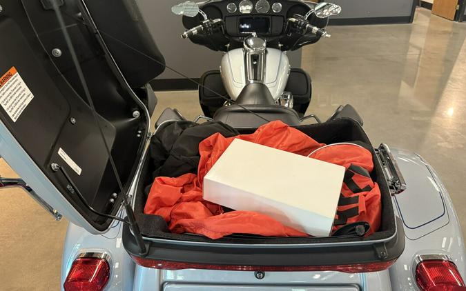 2023 Harley-Davidson® Tri Glide® Ultra Atlas Silver Metallic