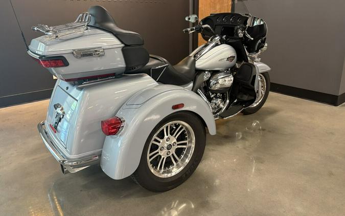2023 Harley-Davidson® Tri Glide® Ultra Atlas Silver Metallic