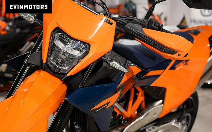 2026 KTM SMC 690 R
