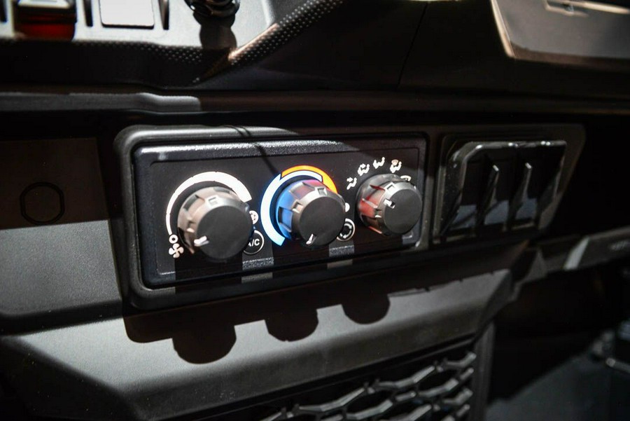 2026 Can-Am Defender MAX Lone Star CAB HD11