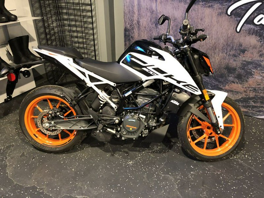 2022 KTM 200 Duke