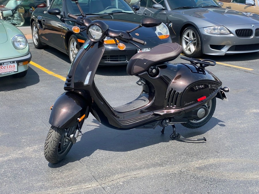 2026 Vespa 946 Horse Edition