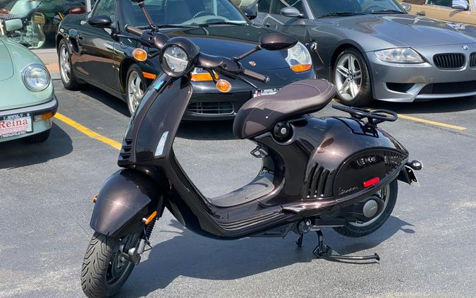 2026 Vespa 946 Horse Edition