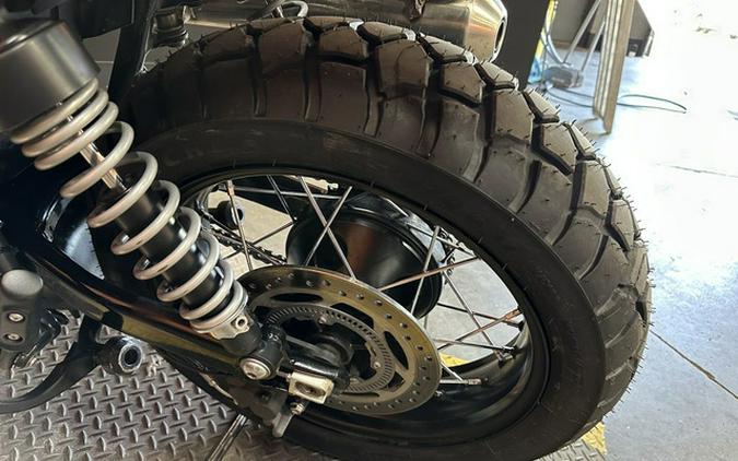 2022 Triumph Street Scrambler Matt Khaki Matt Ironstone
