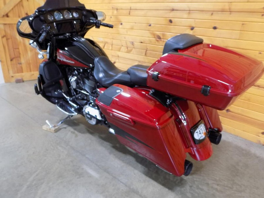 2017 Harley-Davidson® FLHXSE - CVO™ Street Glide®