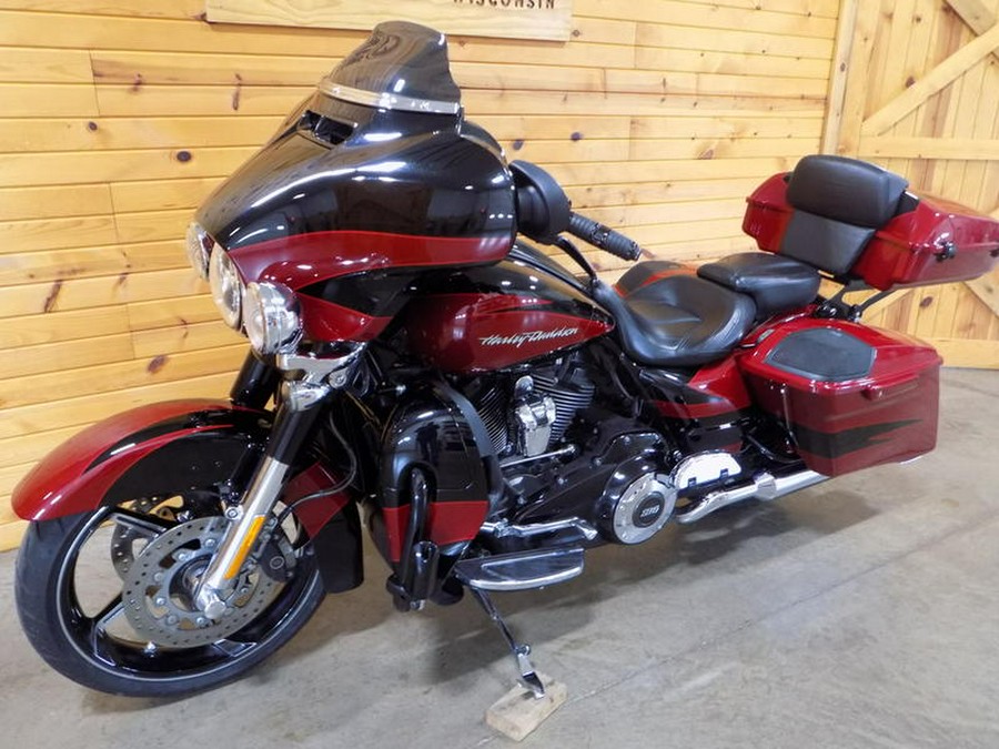 2017 Harley-Davidson® FLHXSE - CVO™ Street Glide®