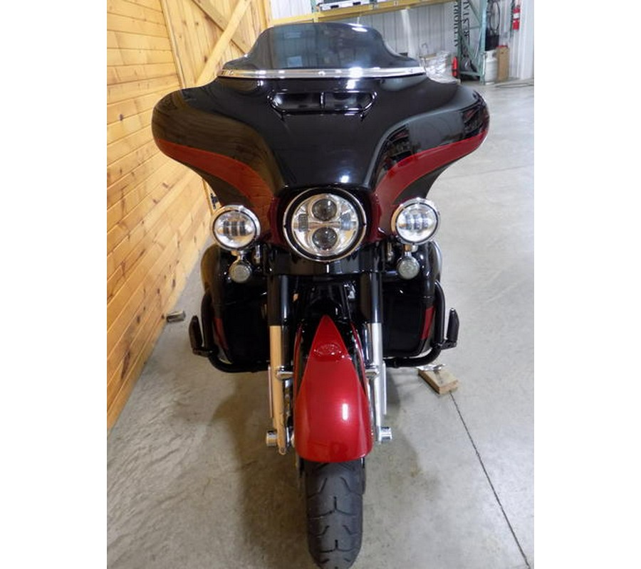 2017 Harley-Davidson® FLHXSE - CVO™ Street Glide®