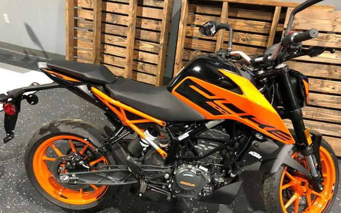 New 2022 KTM 200 Duke