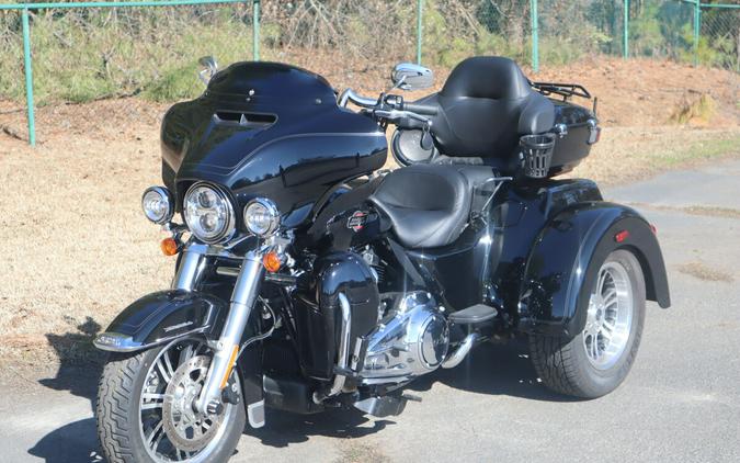2022 Harley-Davidson Tri Glide Ultra FLHTCUTG