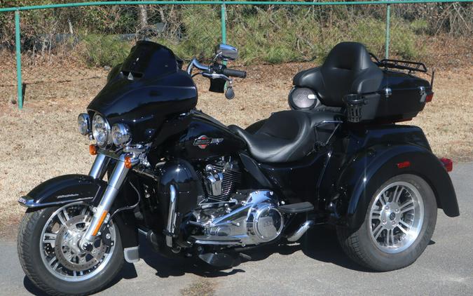 2022 Harley-Davidson Tri Glide Ultra FLHTCUTG