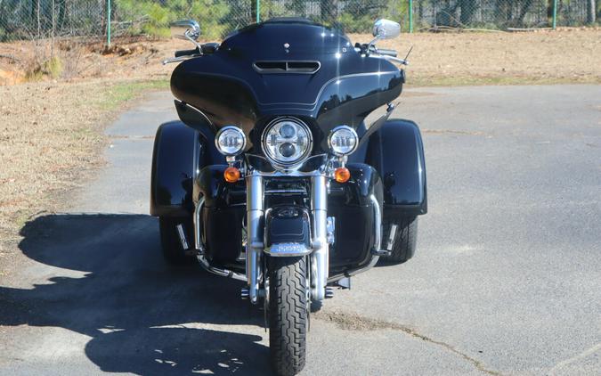 2022 Harley-Davidson Tri Glide Ultra FLHTCUTG