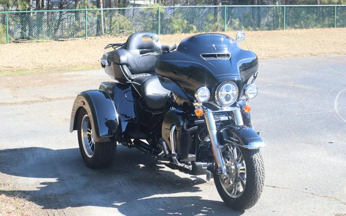 2022 Harley-Davidson Tri Glide Ultra FLHTCUTG