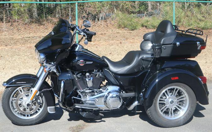 2022 Harley-Davidson Tri Glide Ultra FLHTCUTG