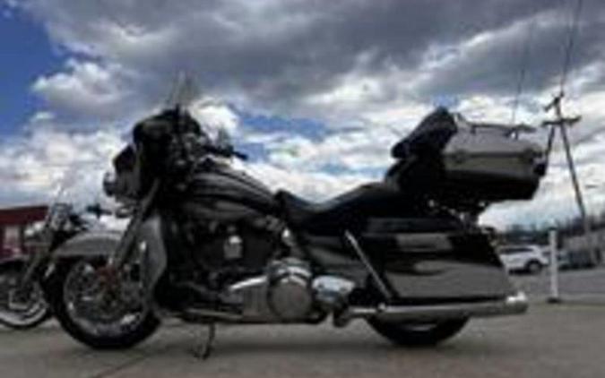 2013 Harley-Davidson® FLHTCUSE8 - CVO™ Ultra Classic® Electra Glide®