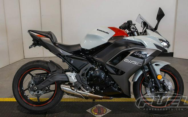 2023 Kawasaki Ninja 650 Pearl Robotic WhiteMetallic Matte Gray