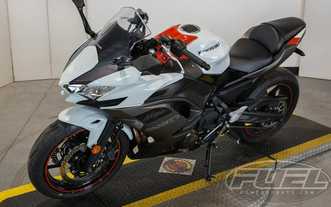 2023 Kawasaki Ninja 650 Pearl Robotic WhiteMetallic Matte Gray