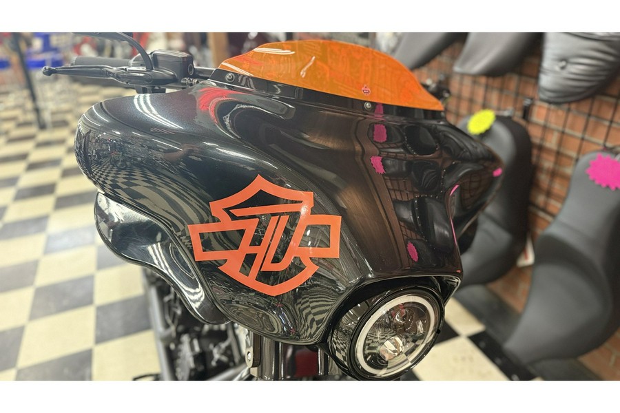 2013 Harley-Davidson® FLHX