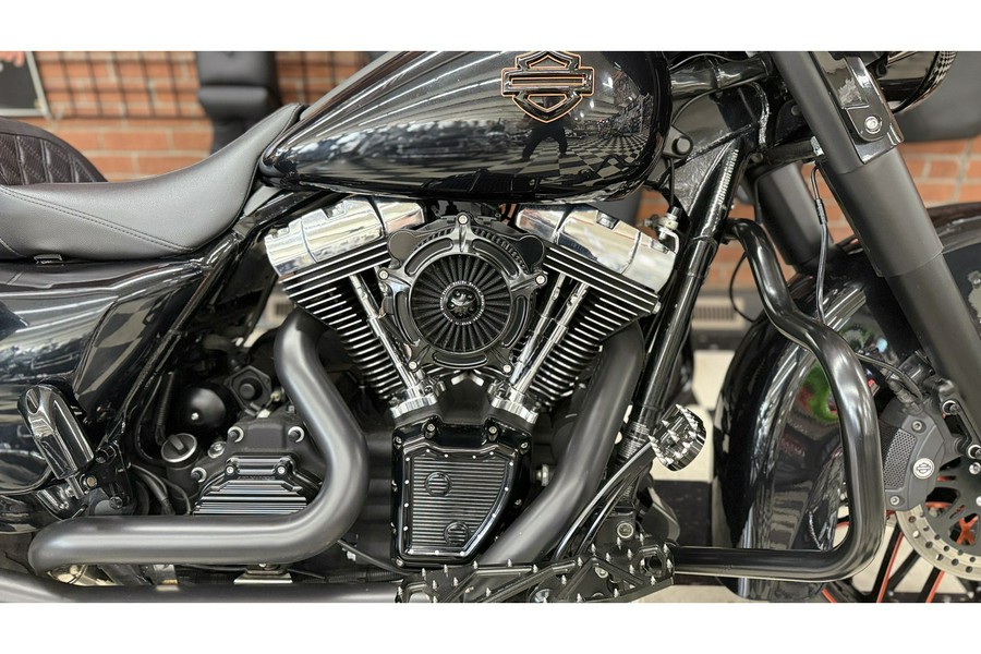 2013 Harley-Davidson® FLHX