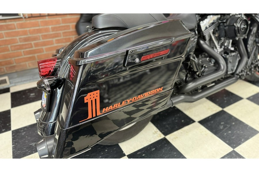 2013 Harley-Davidson® FLHX