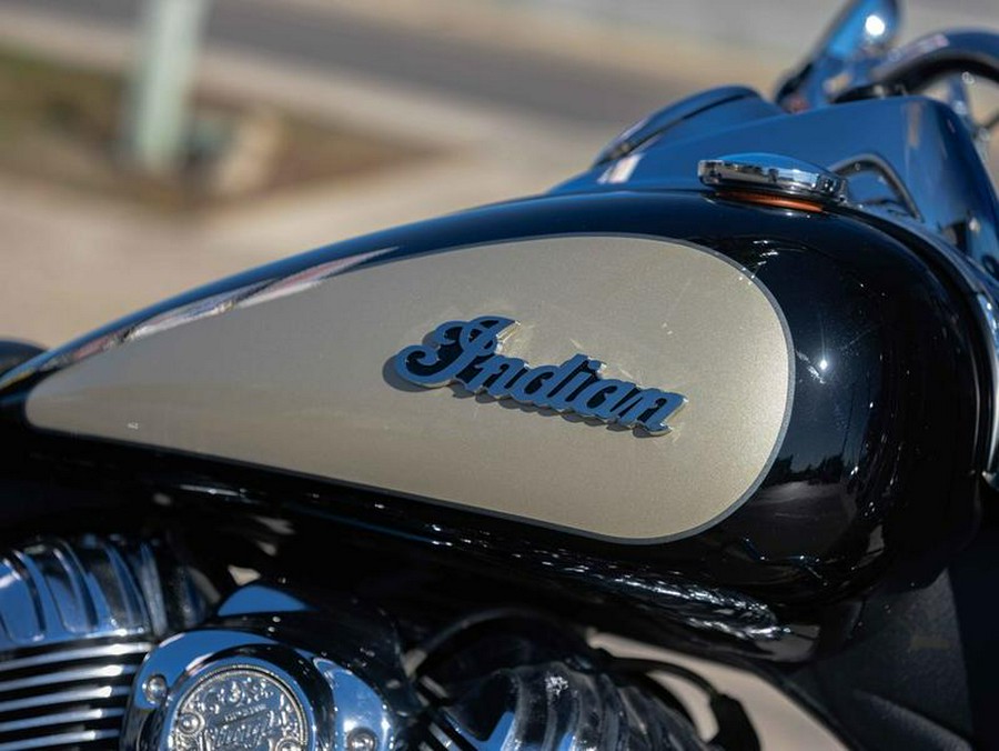 2022 Indian Motorcycle® Springfield® Black Metallic/Dirt Track Tan