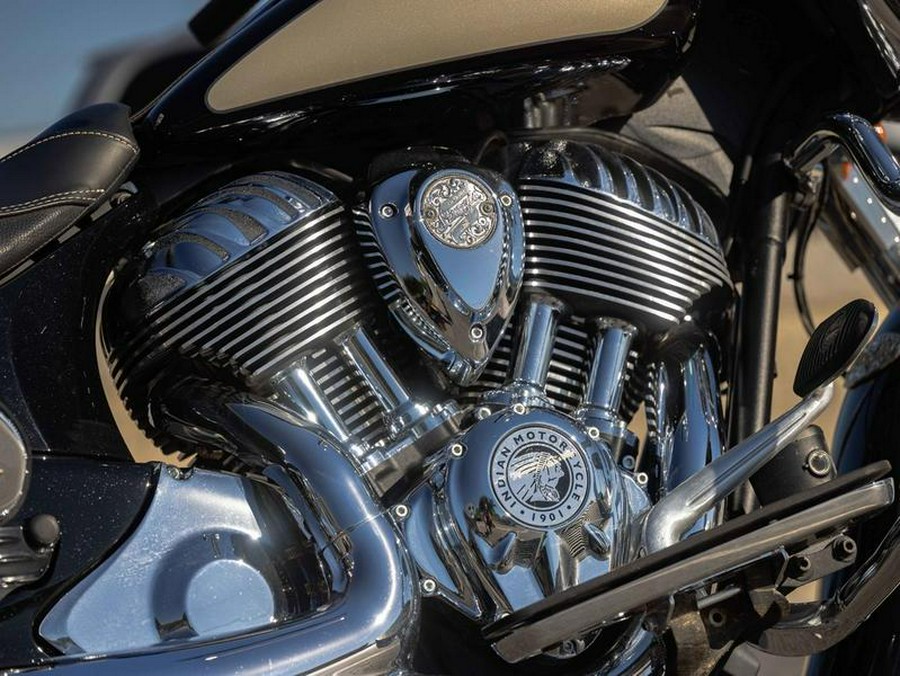 2022 Indian Motorcycle® Springfield® Black Metallic/Dirt Track Tan