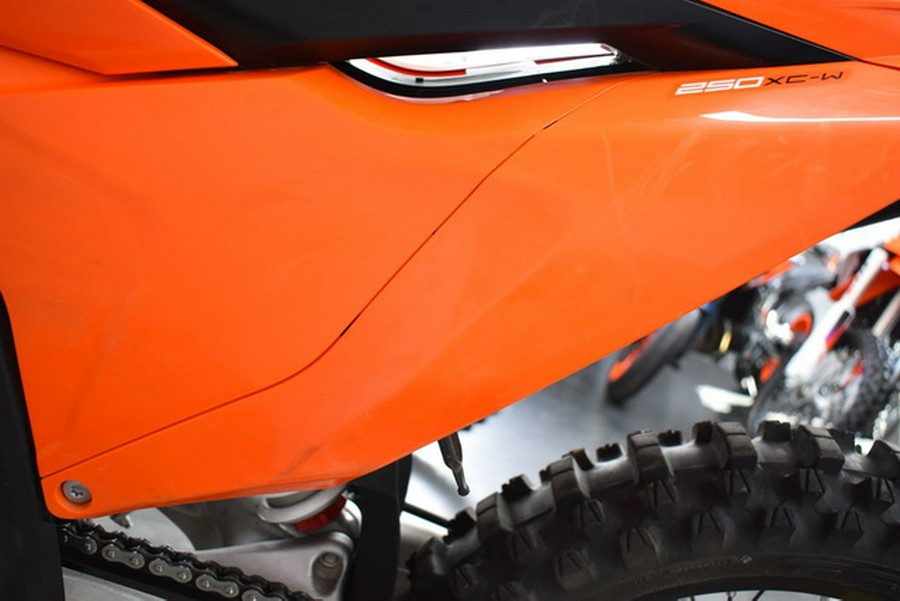 2025 KTM XC 250 W