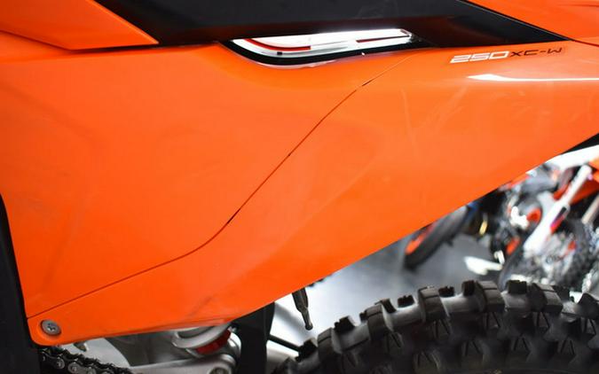 2025 KTM XC 250 W
