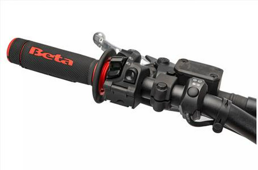 2023 BETA Xtrainer 300