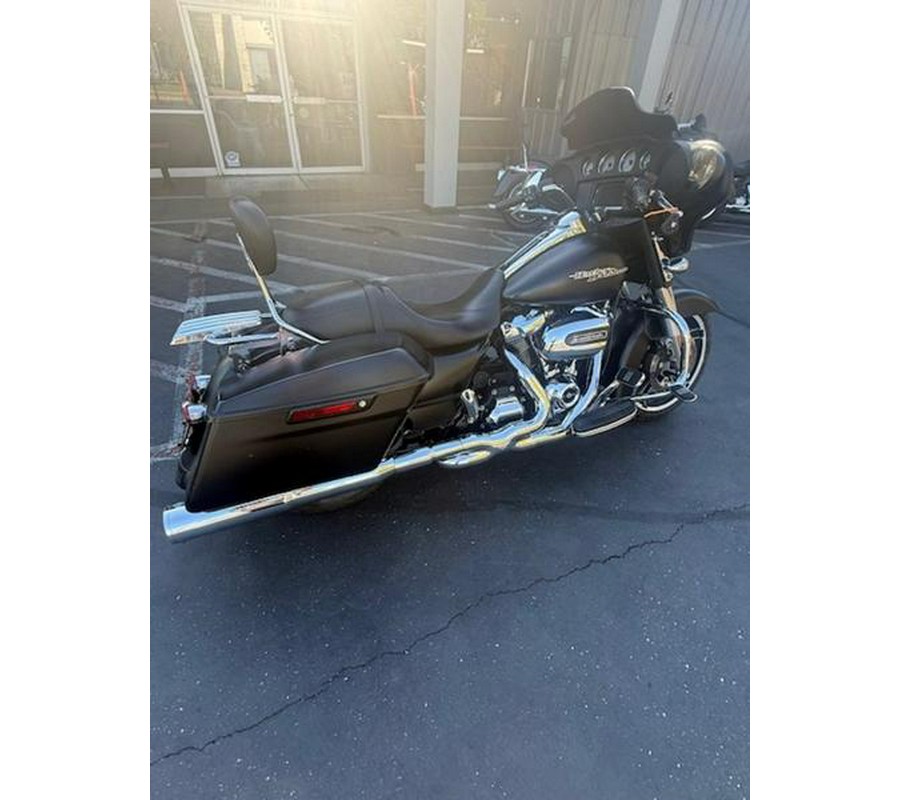 2017 Harley-Davidson® FLHXS - Street Glide® Special