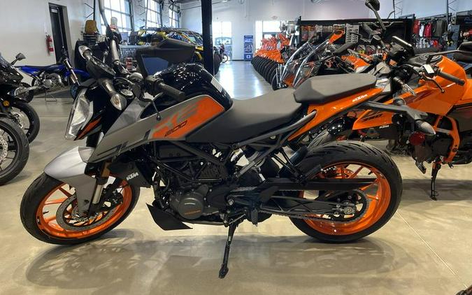 2023 KTM 200 Duke