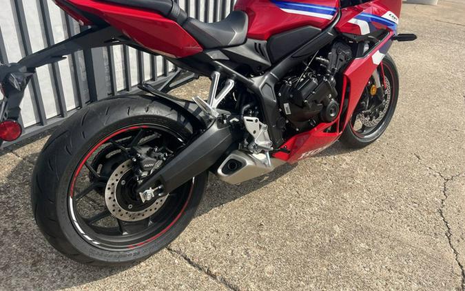 2026 Honda CBR650R E-Clutch