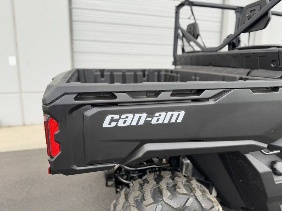 2025 Can-Am® Defender MAX HD7