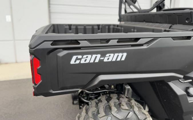 2025 Can-Am® Defender MAX HD7