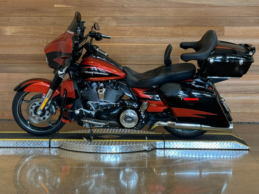2017 Harley-Davidson CVO™ Street Glide®