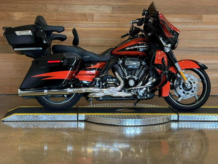 2017 Harley-Davidson CVO™ Street Glide®