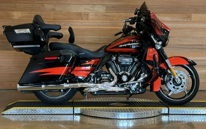 2017 Harley-Davidson CVO™ Street Glide®