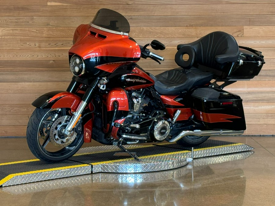 2017 Harley-Davidson CVO™ Street Glide®