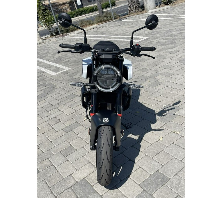 2024 Husqvarna® Vitpilen 401
