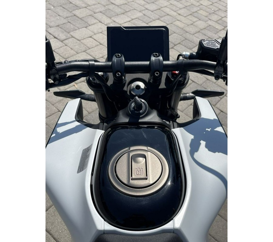 2024 Husqvarna® Vitpilen 401
