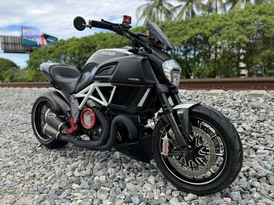 2015 Ducati Diavel Carbon Star White and Matt Carbon