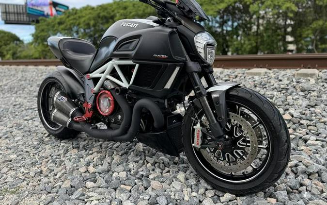 2015 Ducati Diavel Carbon Star White and Matt Carbon