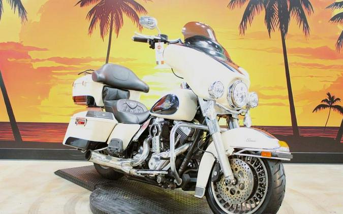 2013 Harley-Davidson® FLHTC - Electra Glide® Classic
