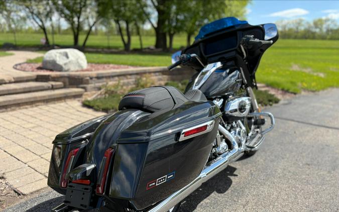 2026 Harley-Davidson® Street Glide® Midnight Ember Chrome Trim